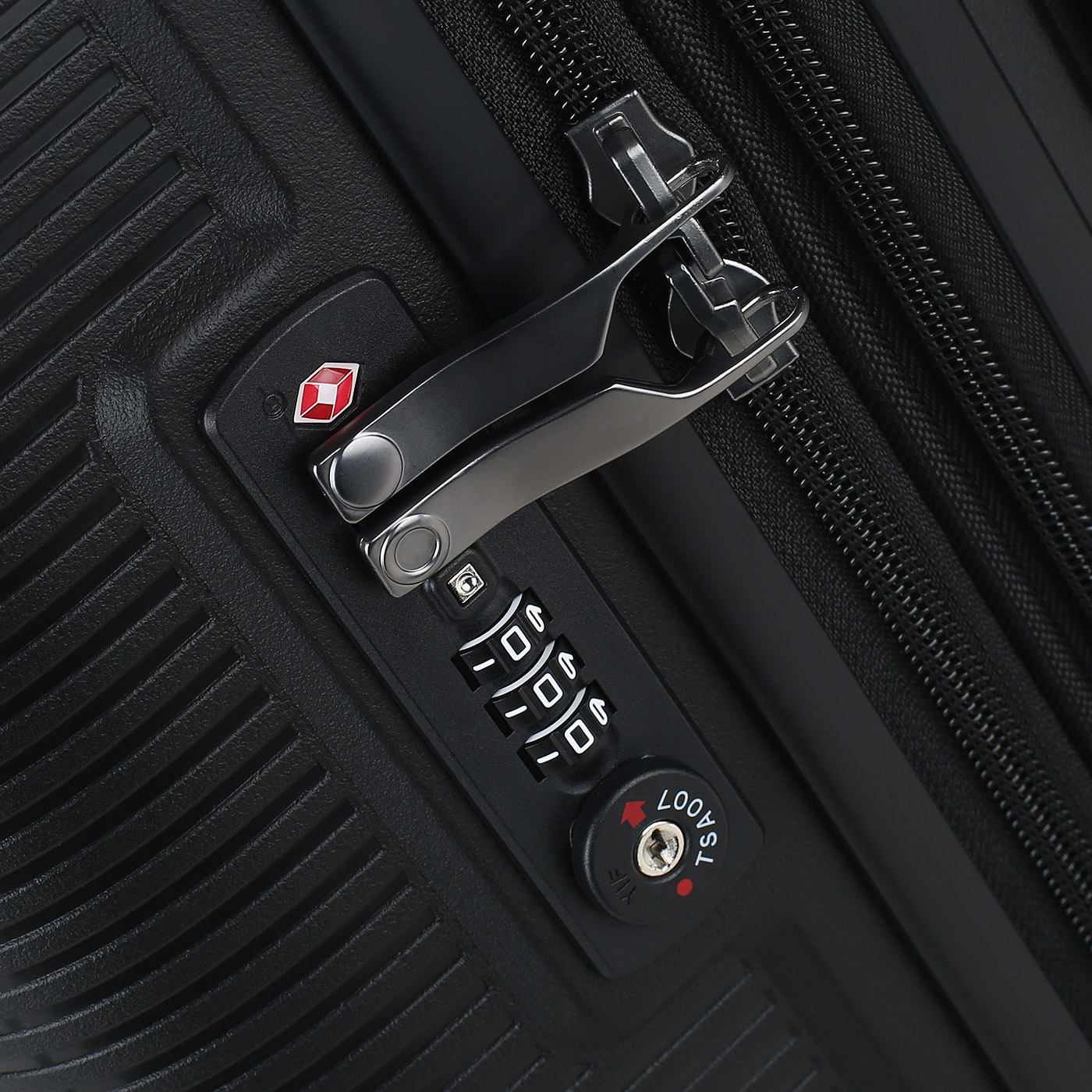 Чемодан средний M из полипропилена Echolac Forza