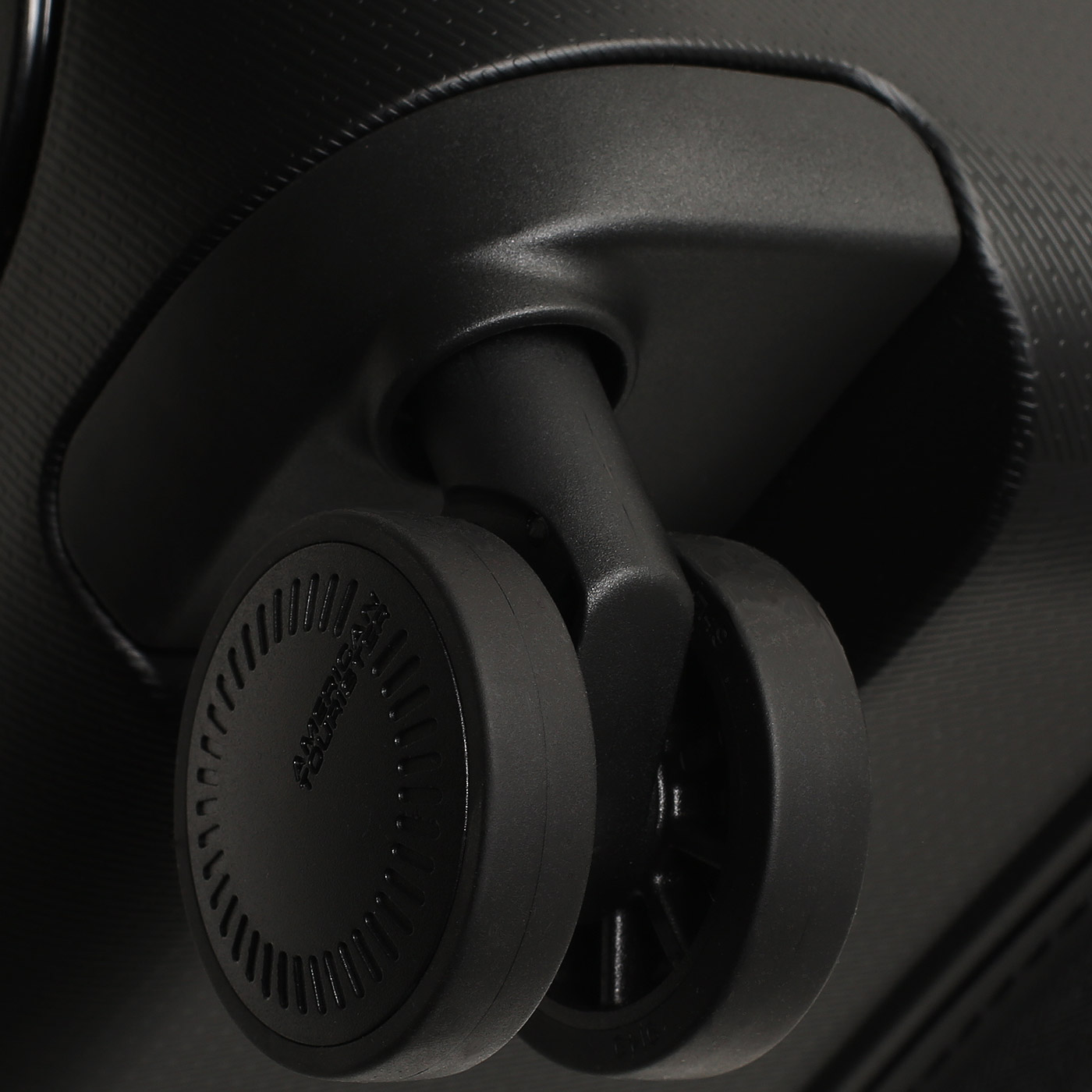 Чемодан средний M  American Tourister Dashpop