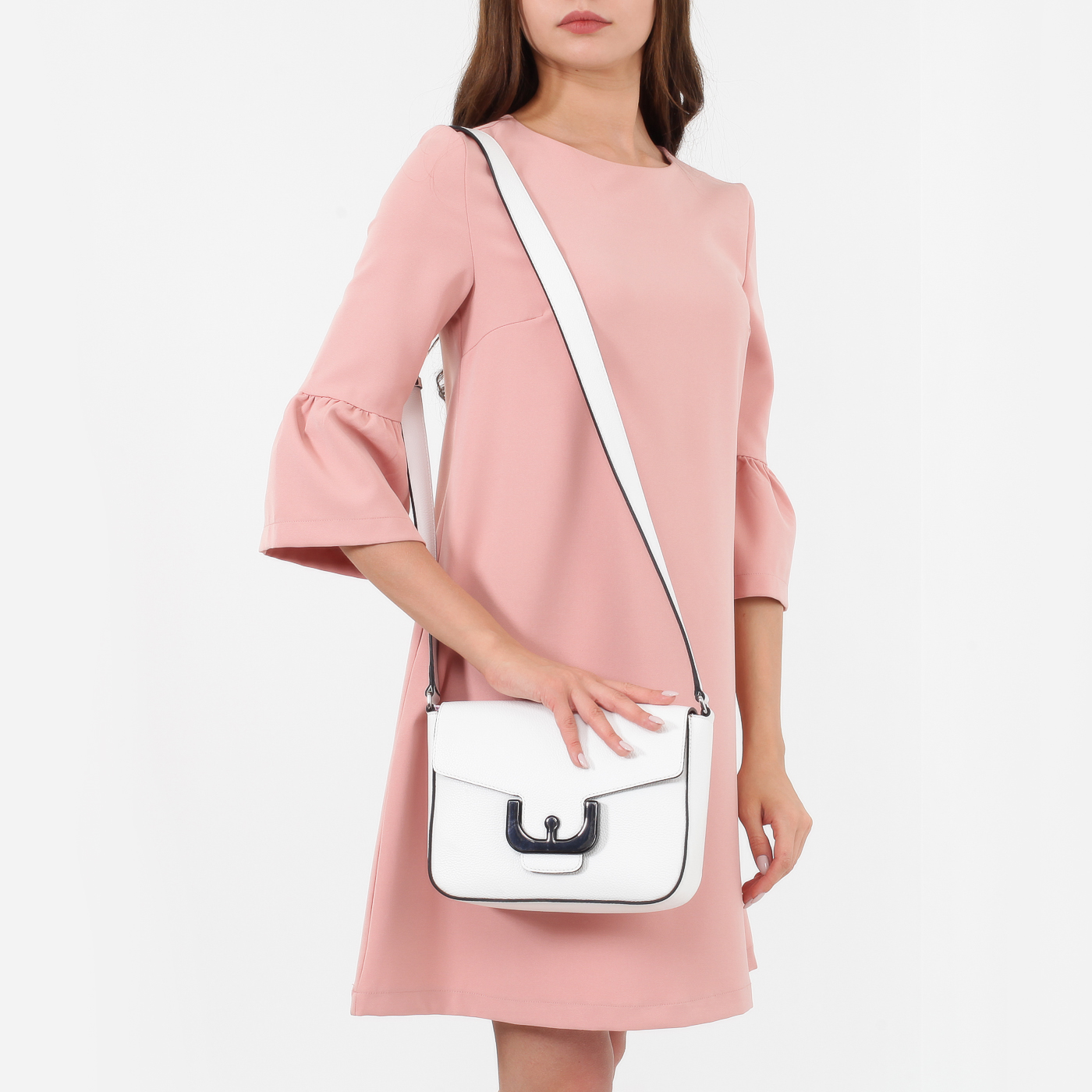 Белая сумочка через плечо Coccinelle Ambrine cross