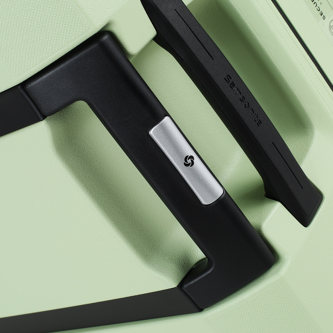 Чемодан средний M из полипропилена Samsonite Essens