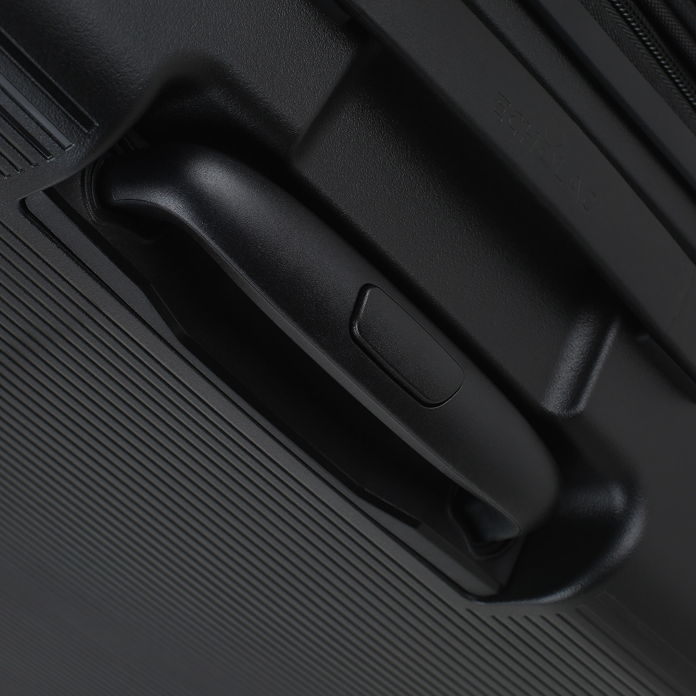 Чемодан средний M из полипропилена Echolac Forza