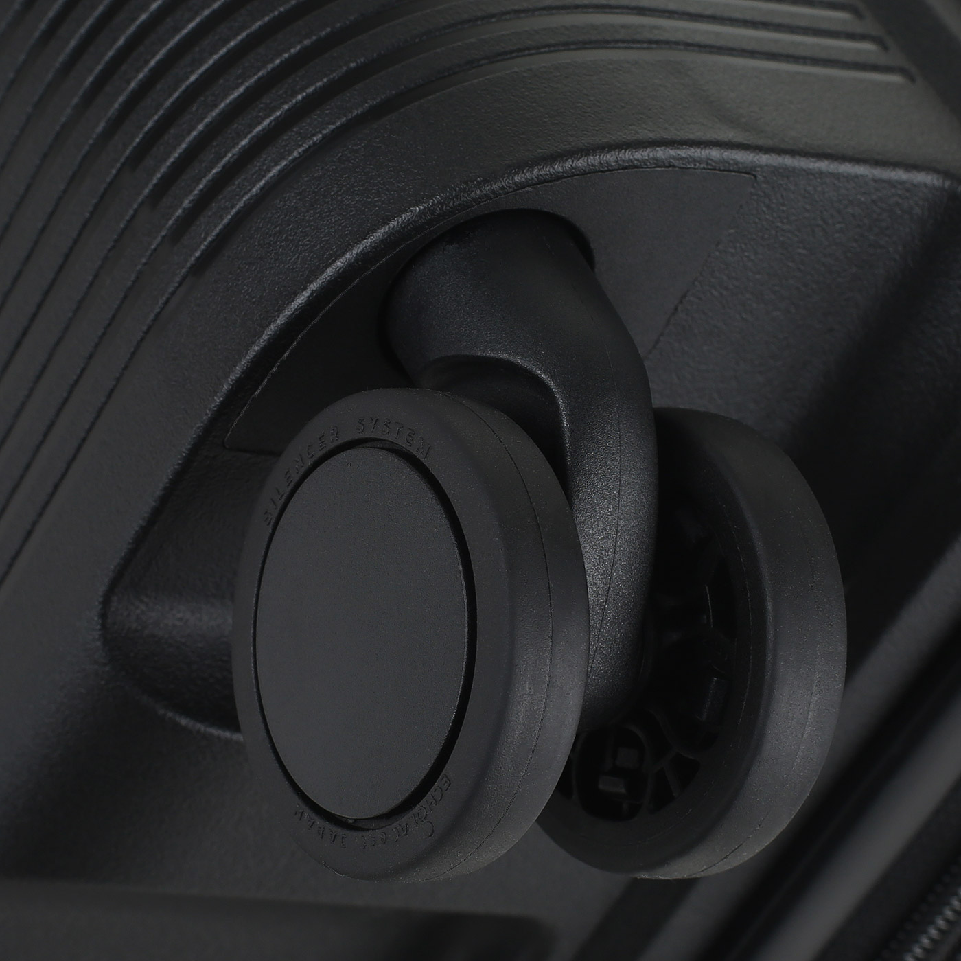 Чемодан средний M из полипропилена Echolac Forza