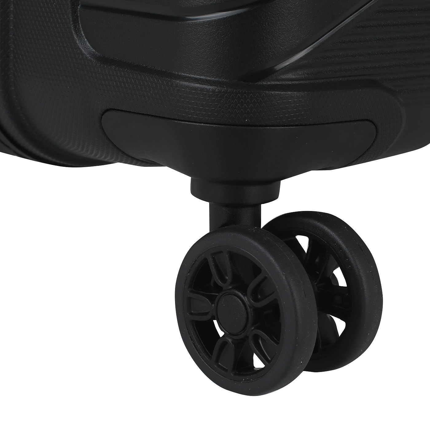 Чемодан средний M из полипропилена с кодовым замком American Tourister Airconic