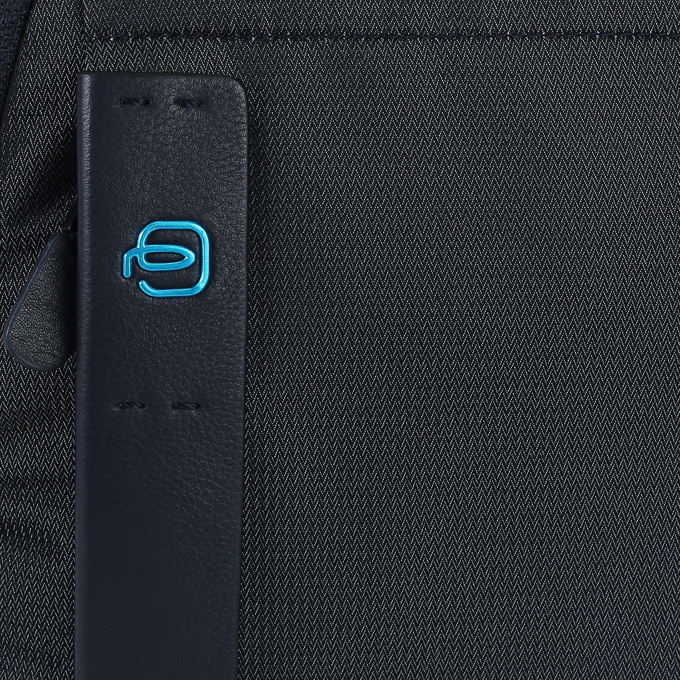 Сумка-рюкзак на одно плечо Piquadro P16