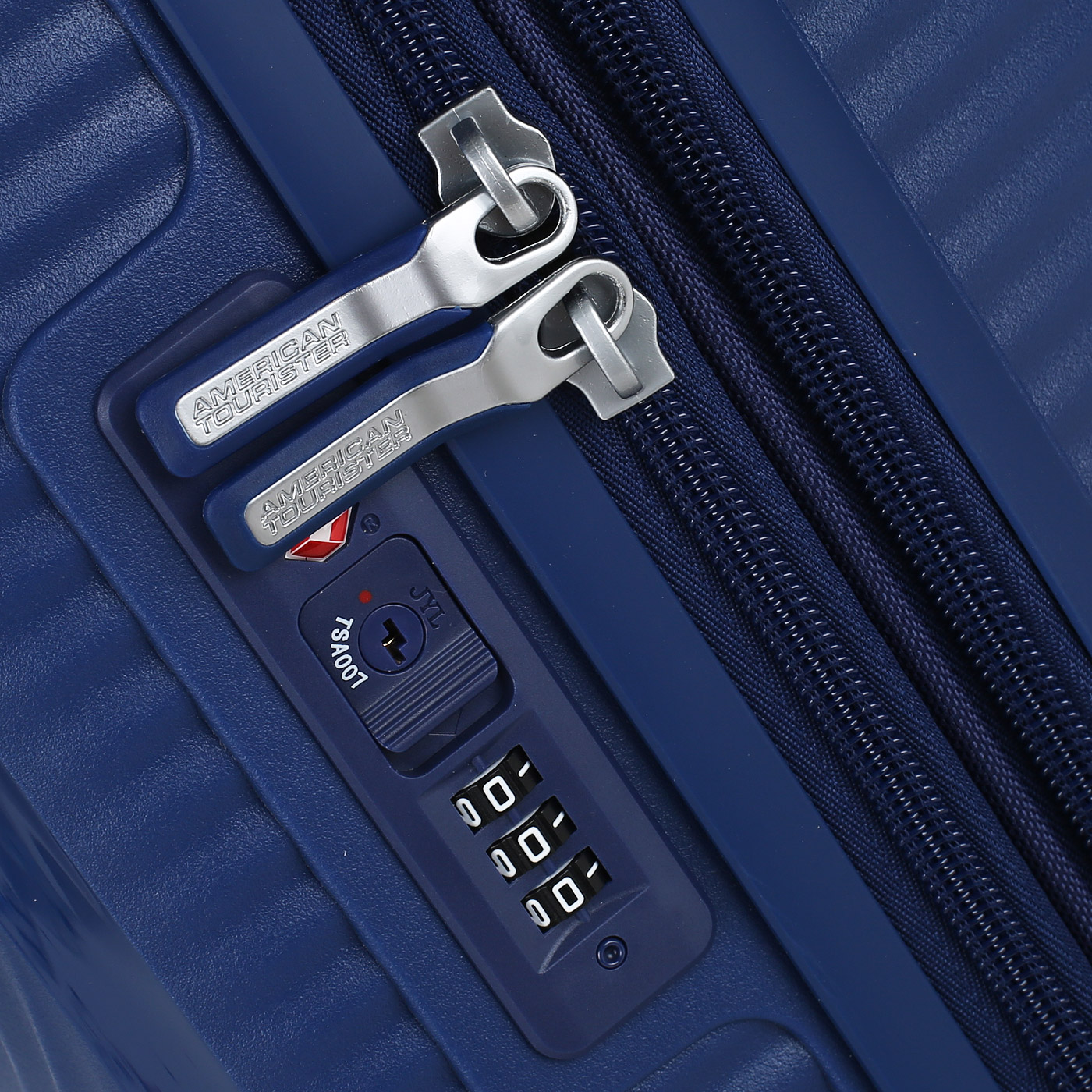 Чемодан для ручной клади из полипропилена с кодовым замком American Tourister Soundbox