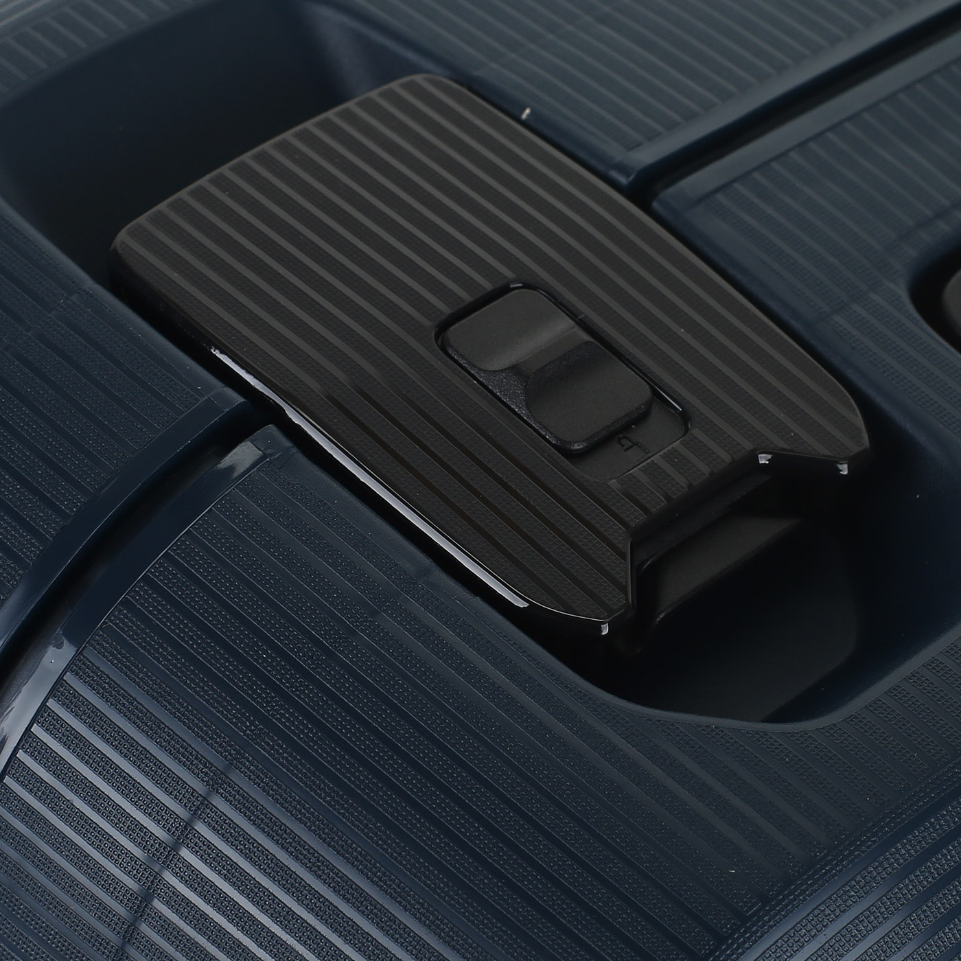 Чемодан для ручной клади из полипропилена с кодовым замком Samsonite Magnum ECO